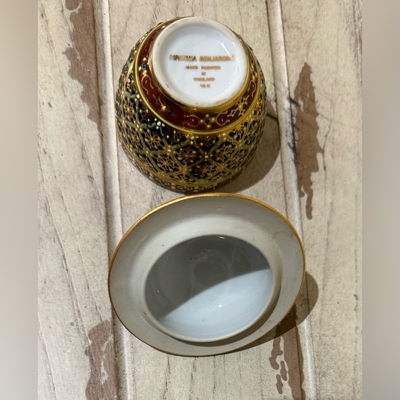 Hand Painted Pipatana Benjarong Lidded Jar 18K Gold - Picture 4 of 6